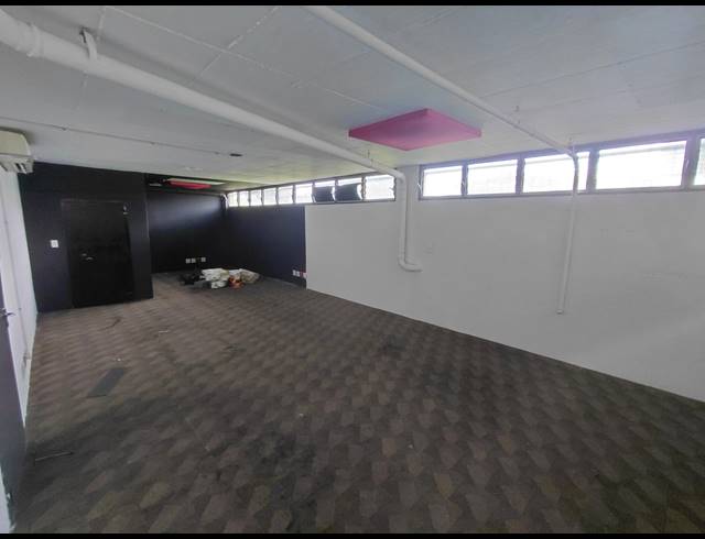 330M² OFFICE TO LET IN MAGALIESSIG